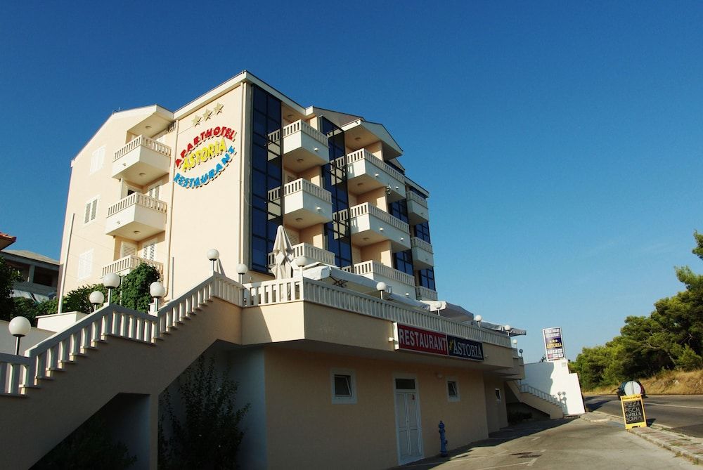 Aparthotel Astoria 3 estrelas em Seget Vranjica