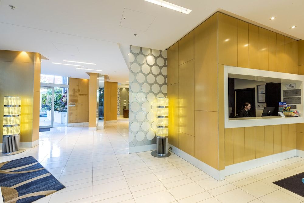 Artique Surfers Paradise 2