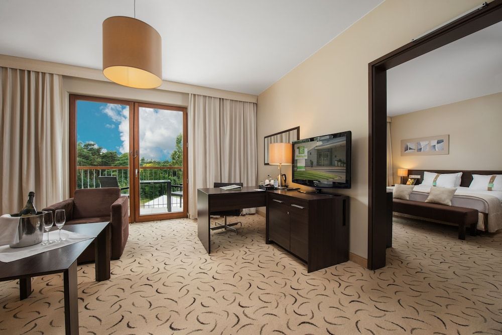 Holiday Inn Warsaw Jozefow 4 estrelas em Józefów