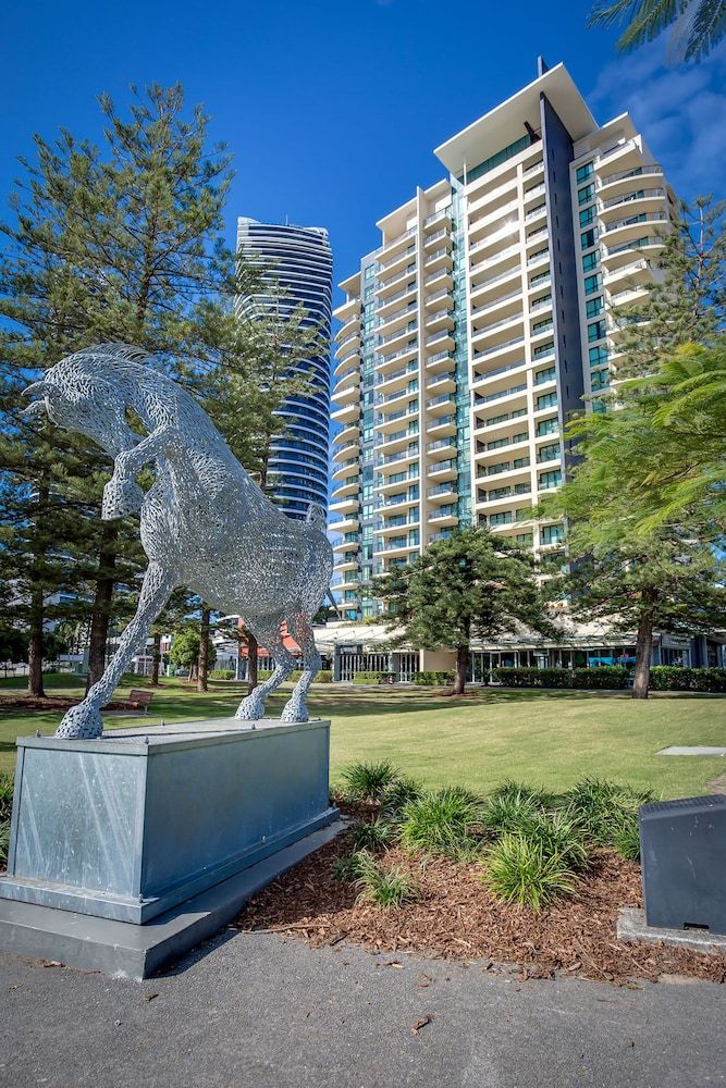 Mantra Broadbeach on the Park 1