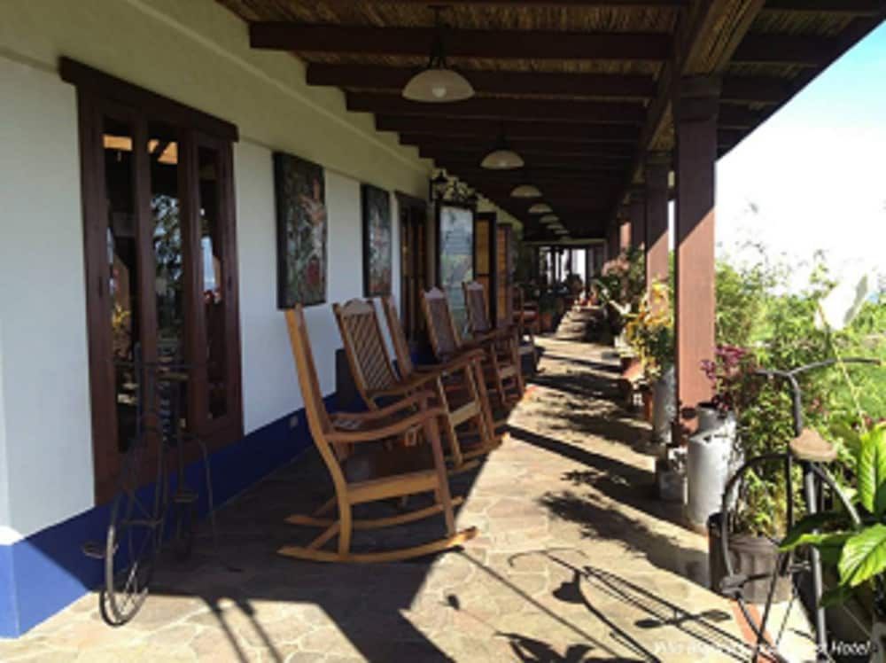 Villa Blanca Cloud Forest Hotel and Nature Reserve 2