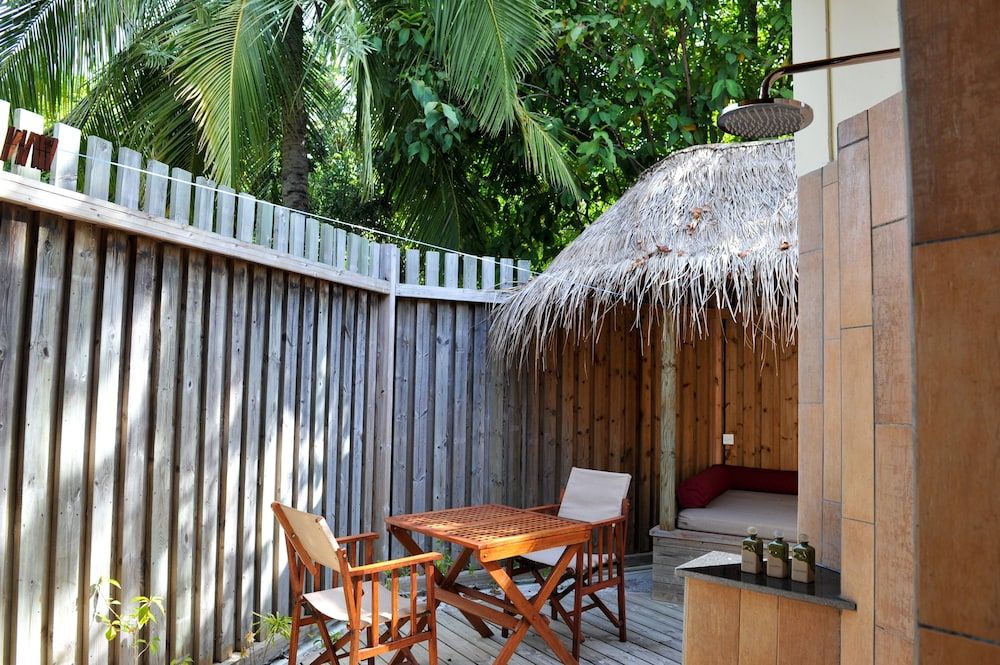 Komandoo Maldives Island Resort 3