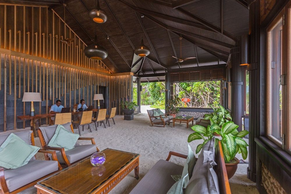 Komandoo Maldives Island Resort 2