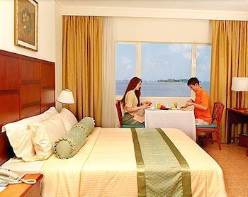 Hulhule Island Hotel 3