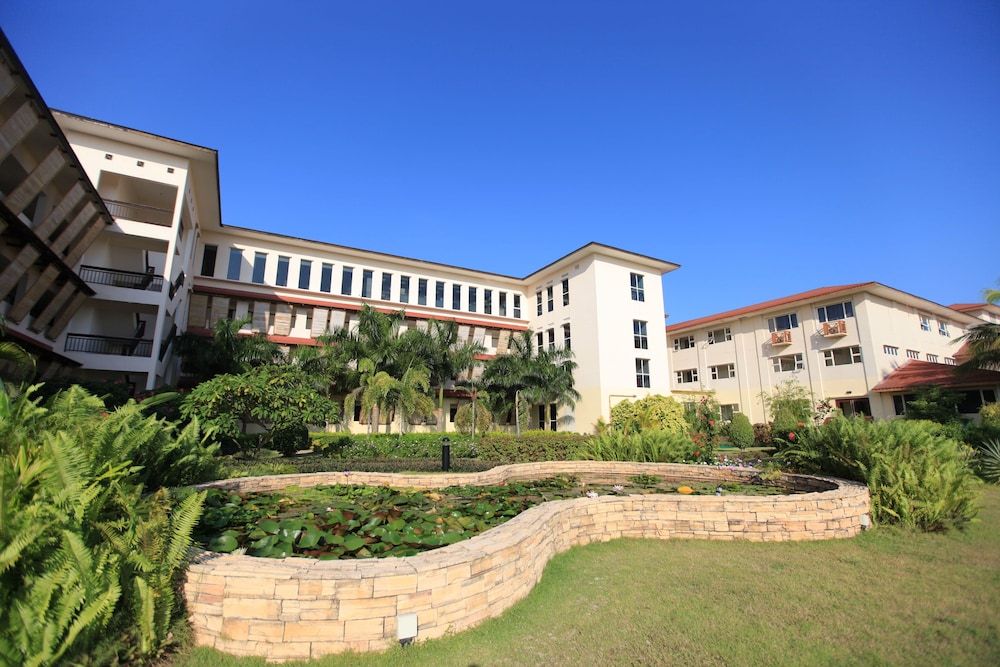 Hulhule Island Hotel 1