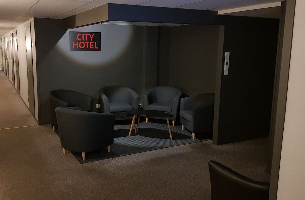 City Hotel 2