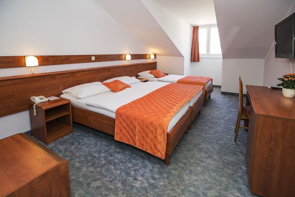 Sunny Baška Hotel by Valamar (ex Corinthia) 3