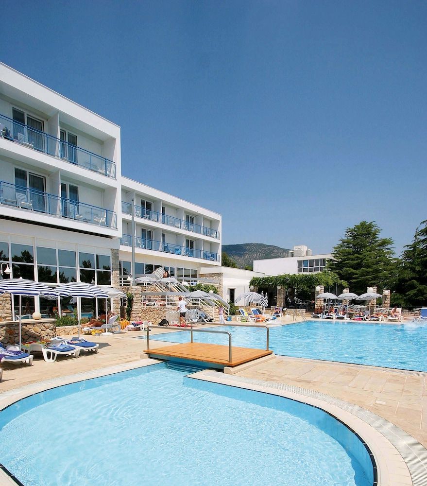 Bluesun Hotel Borak 4 estrellas en Bol