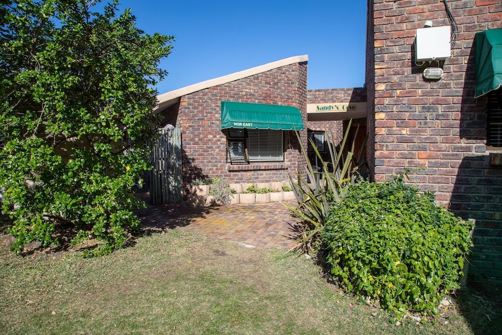 Arch Rock Seaside Accommodation 2
