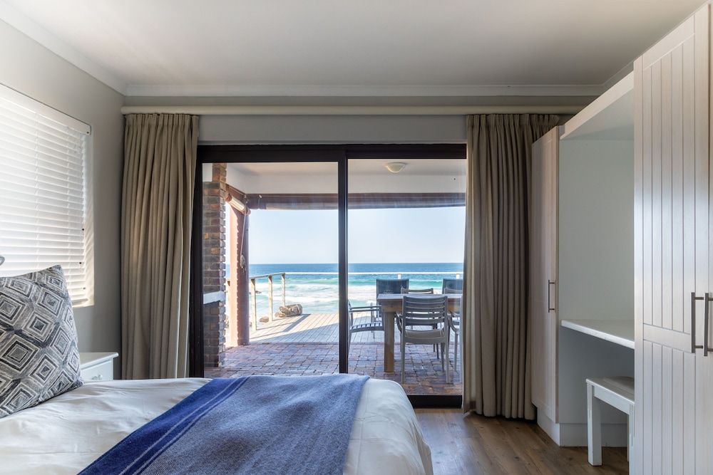 Arch Rock Seaside Accommodation 3