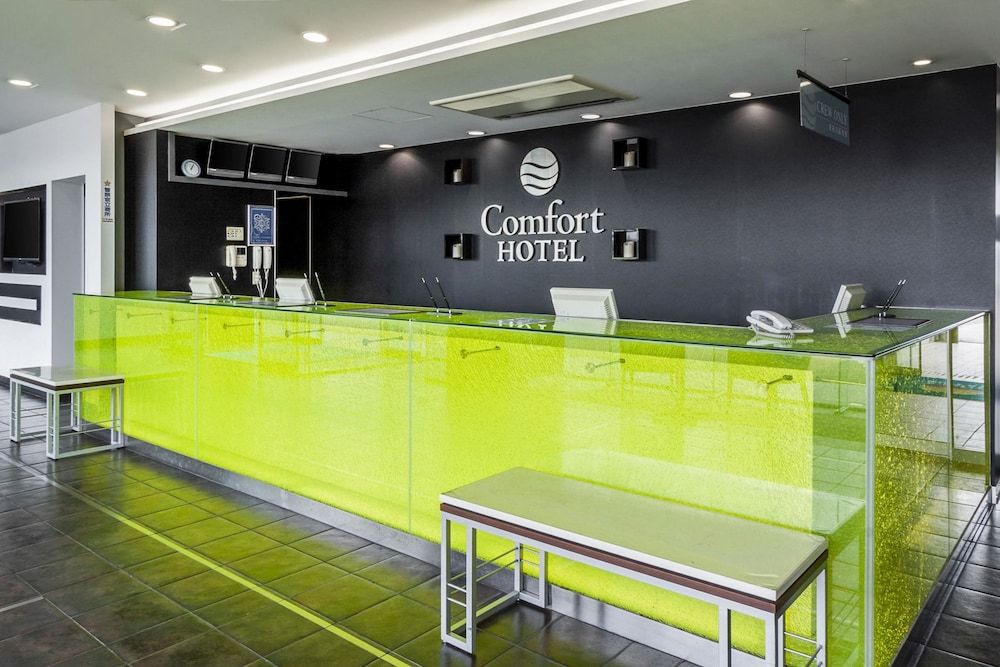 Comfort Hotel Central International Airport 2