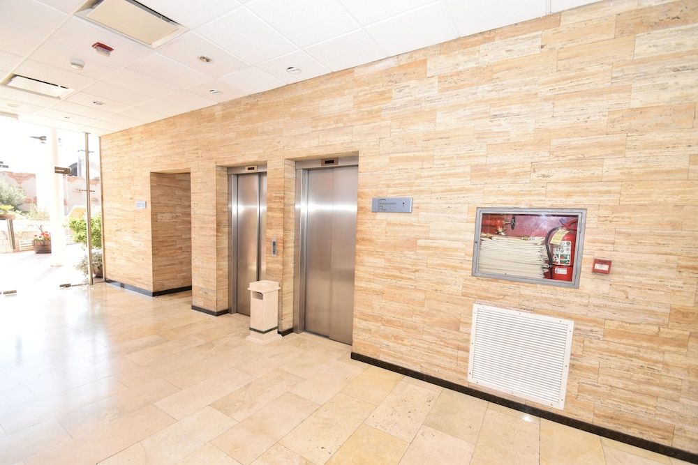 Hotel Tower Inn & Suites 2