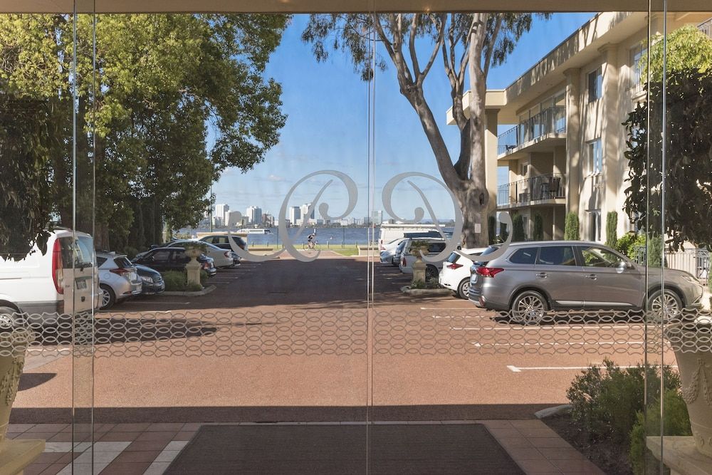 The Peninsula Riverside Serviced Apartments 3