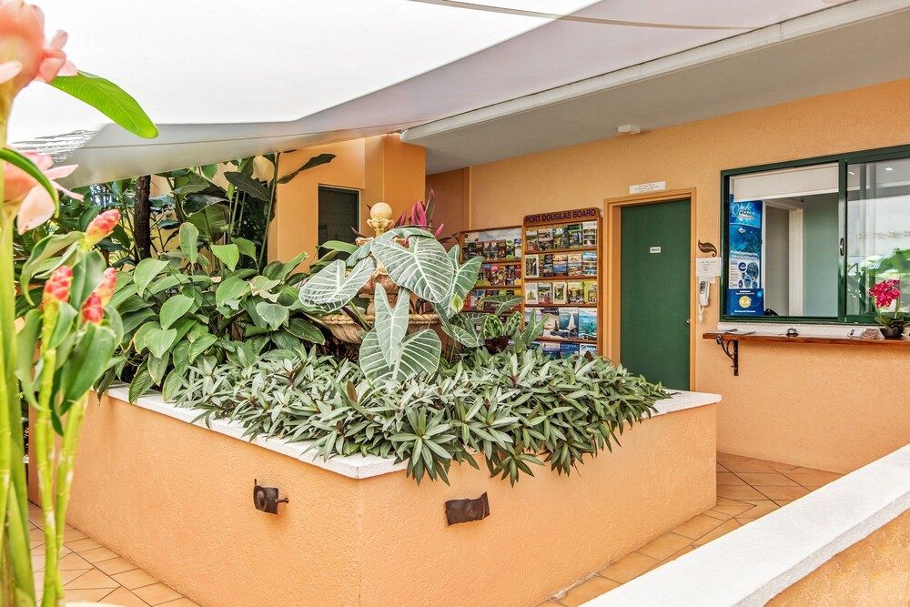 Martinique on Macrossan 2