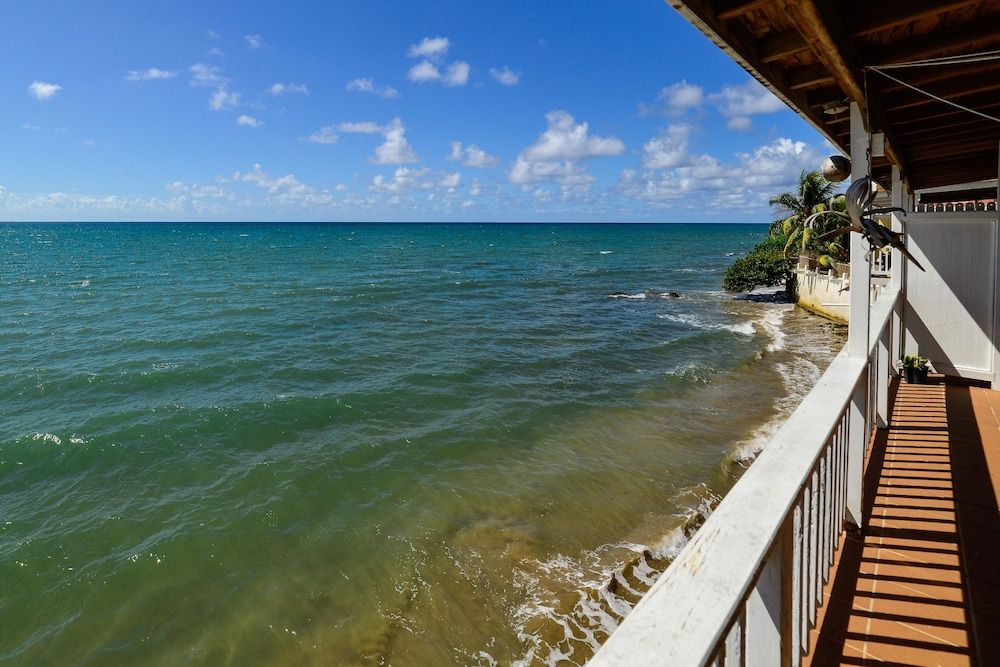 Lemontree Oceanfront Cottages