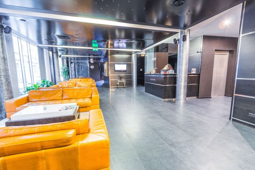 Royal Square Hotel & Suites 3