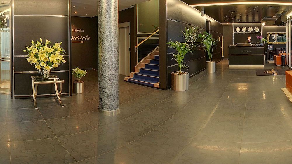 Royal Square Hotel & Suites 2