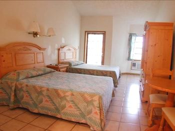 Orange Hill Beach Inn 3