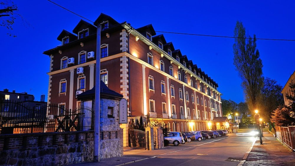 Diament Arsenal Palace 4 estrelas em Chorzów