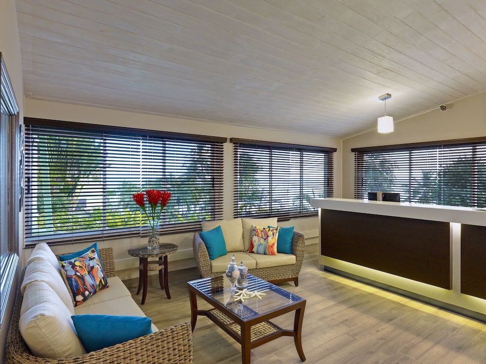 Coconut Court Beach Hotel 2