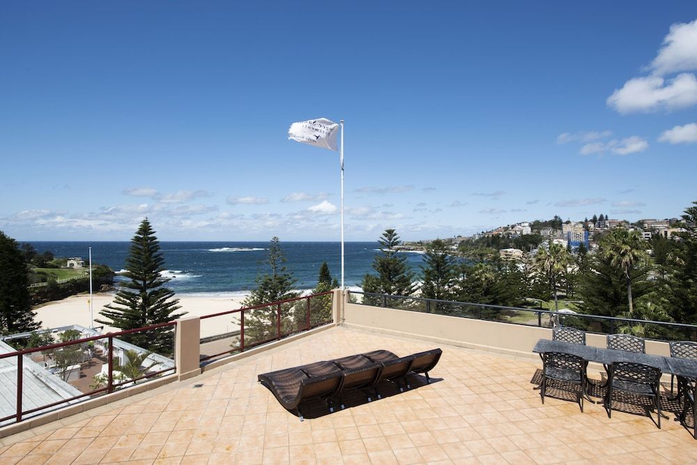 Coogee Sands Hotel and Apartments 1