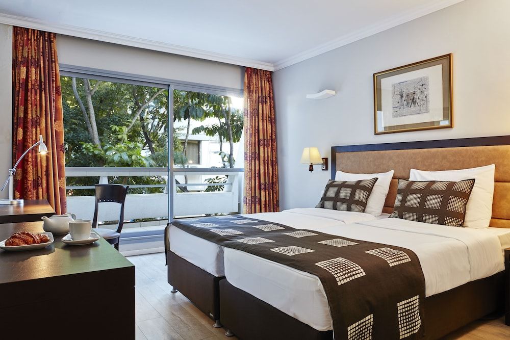 Kfar Maccabiah Hotel and Suites 4 estrelas em Ramat Gan