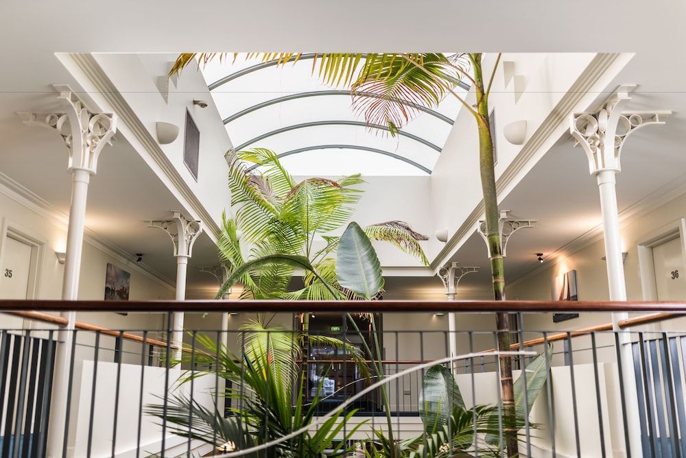 Bellevue on the Lakes 2