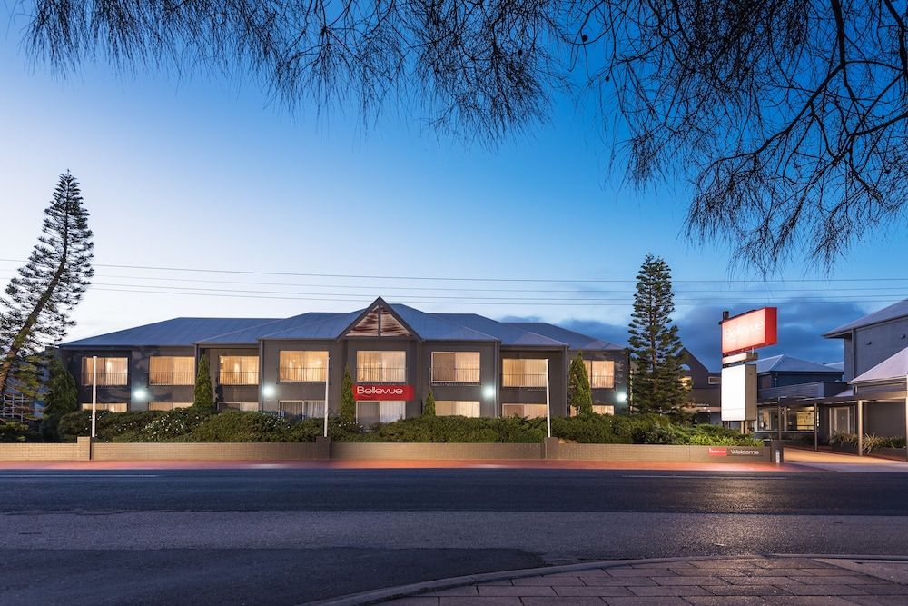 Bellevue on the Lakes 1