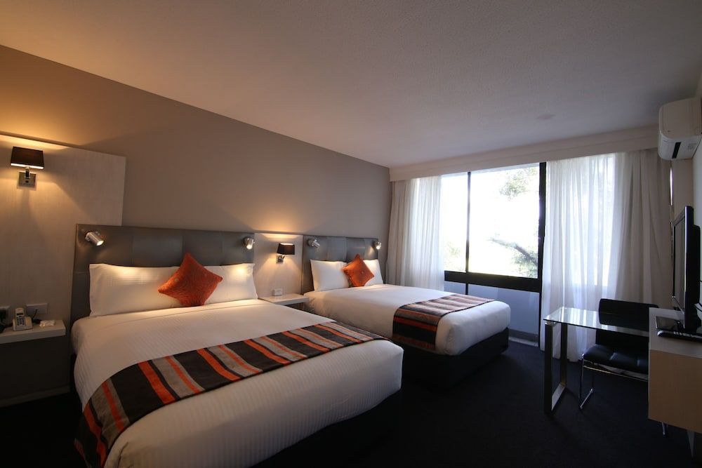 Holiday Inn Warwick Farm 3