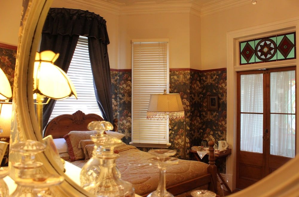 Peace and Plenty Inn 3