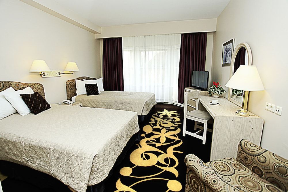 Airport Hotel Mara 1