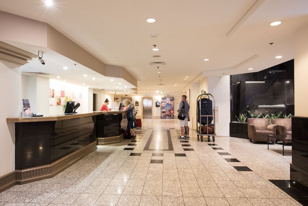 Hotel Grand Chancellor Adelaide 2