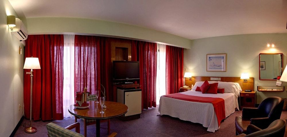 Balmoral Plaza Hotel 1