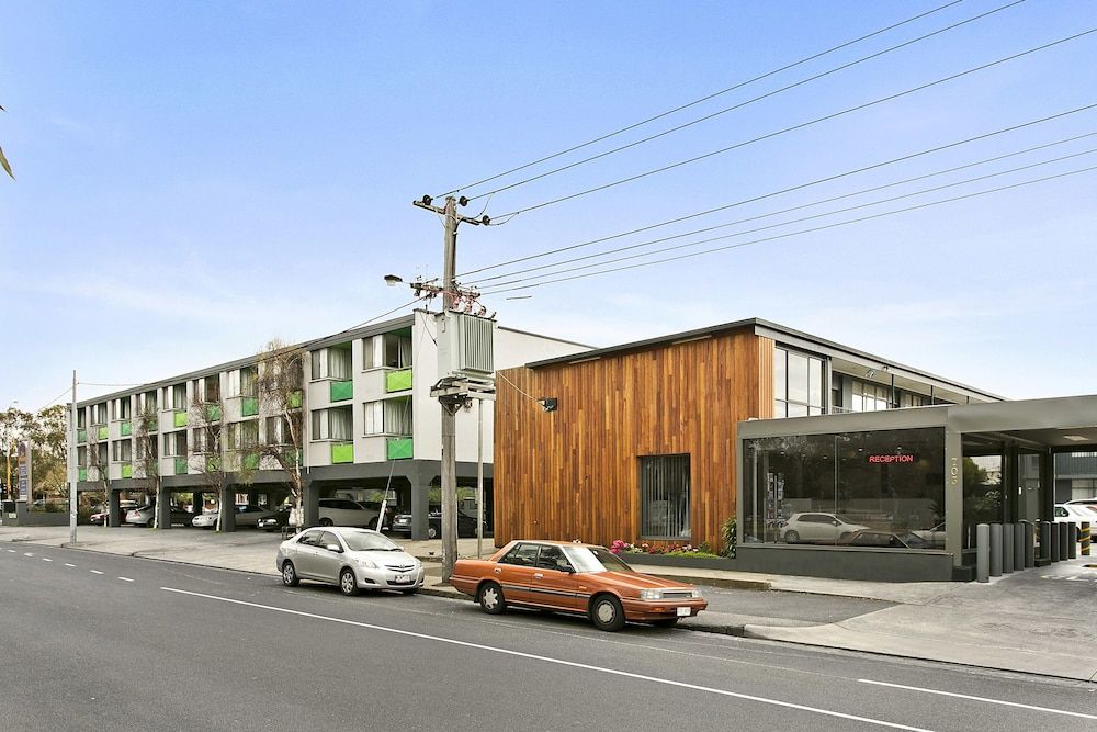 Melbourne's Princes Park Motor Inn 1