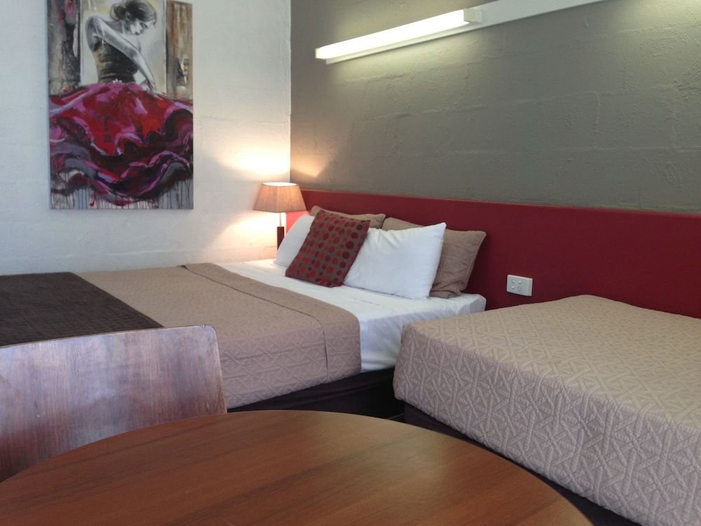 Airport Hacienda Motel 3