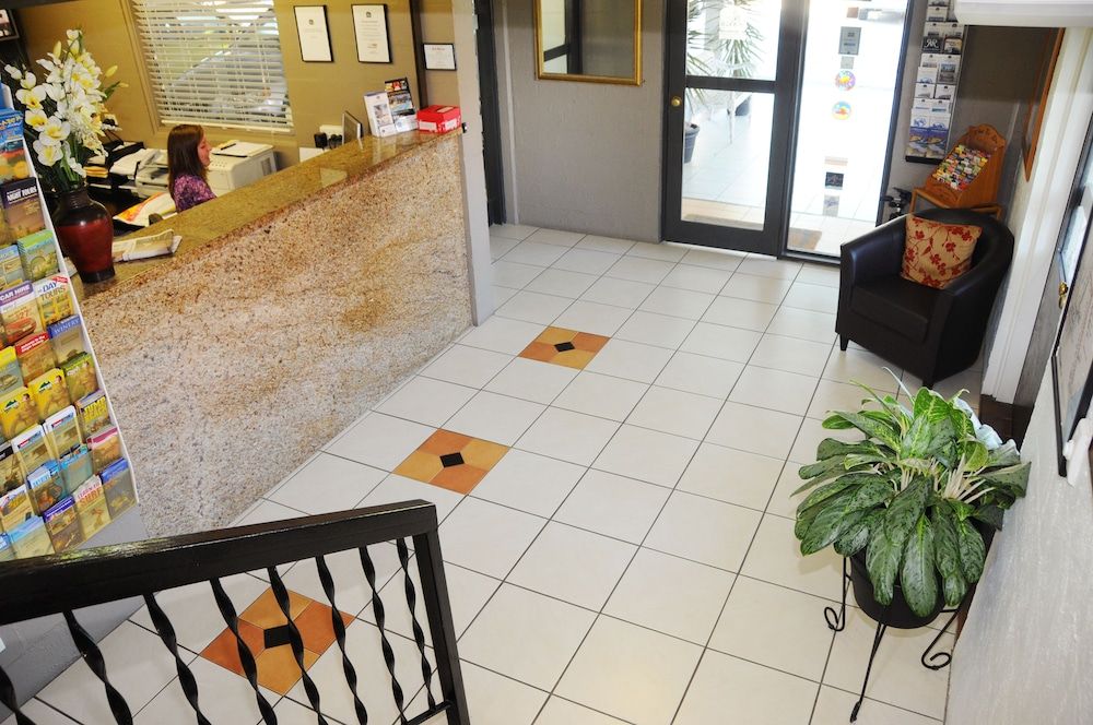 Airport Hacienda Motel 2