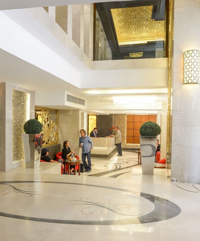 Golden Tulip Flamenco 3