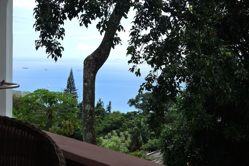 Studio in Mahe, With Wonderful sea View, Furnished Terrace and Wifi - 20 km From the Beach 1 Studio in Mahe, With Wonderful sea View, Furnished Terrace and Wifi - 20 km From the Beach 1