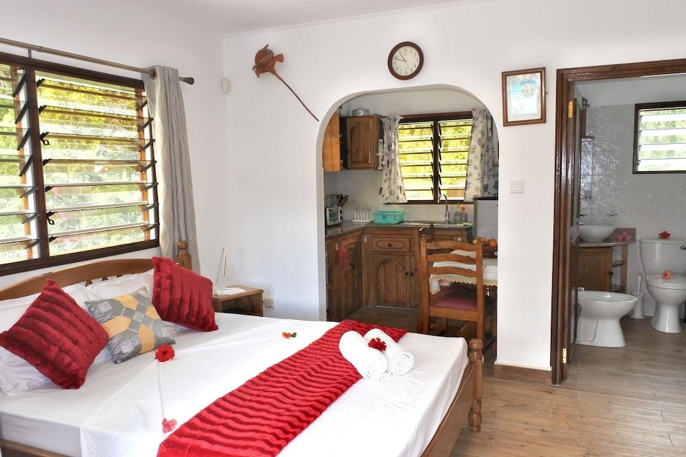Studio in Mahe, With Wonderful sea View, Furnished Terrace and Wifi - 20 km From the Beach 3 Studio in Mahe, With Wonderful sea View, Furnished Terrace and Wifi - 20 km From the Beach 3