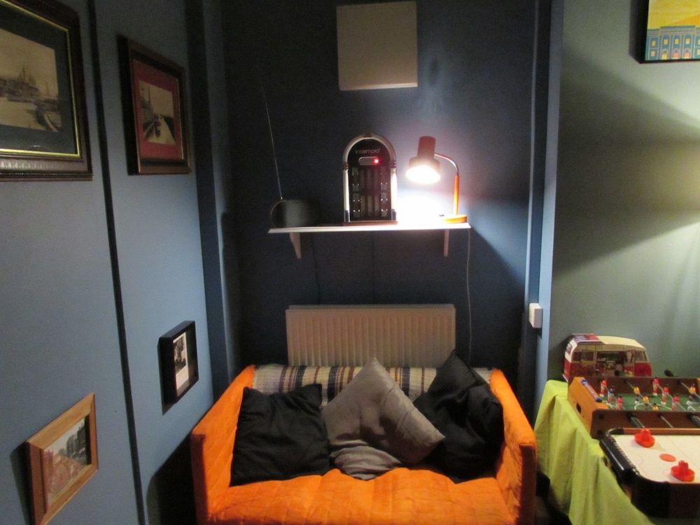 Hull Trinity Backpackers 3