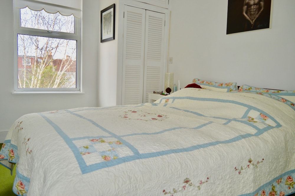 1 Bedroom Terraced House in Bristol 2