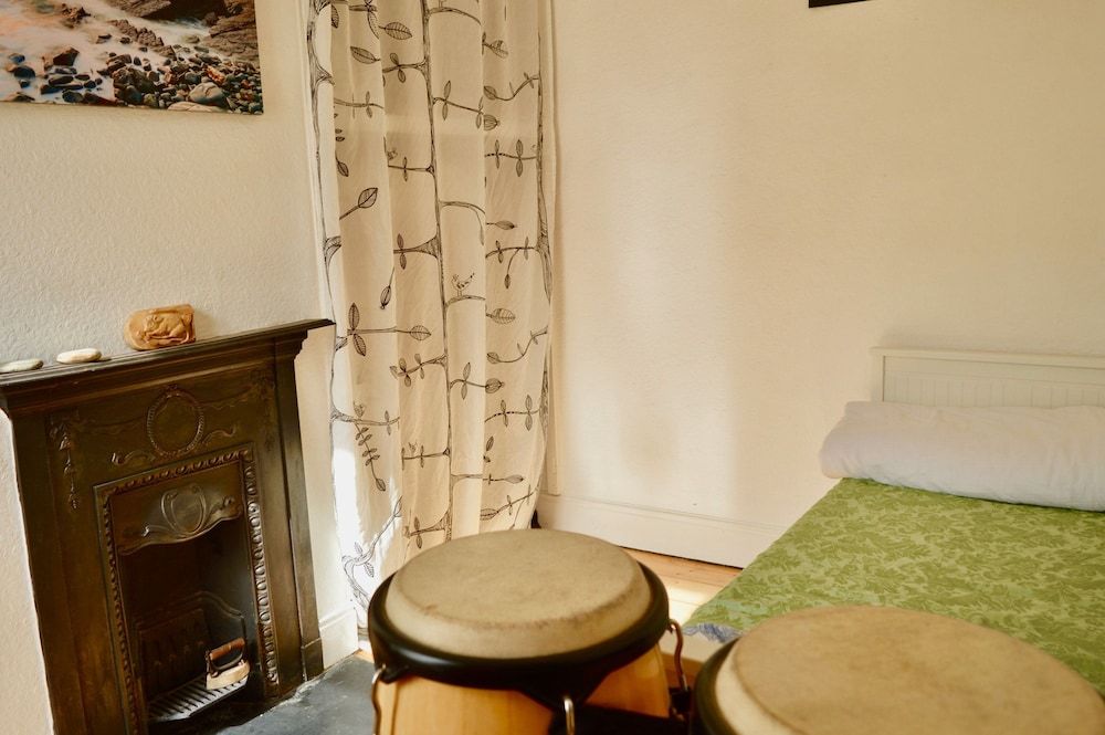 2 Bedroom Bristol Home 3