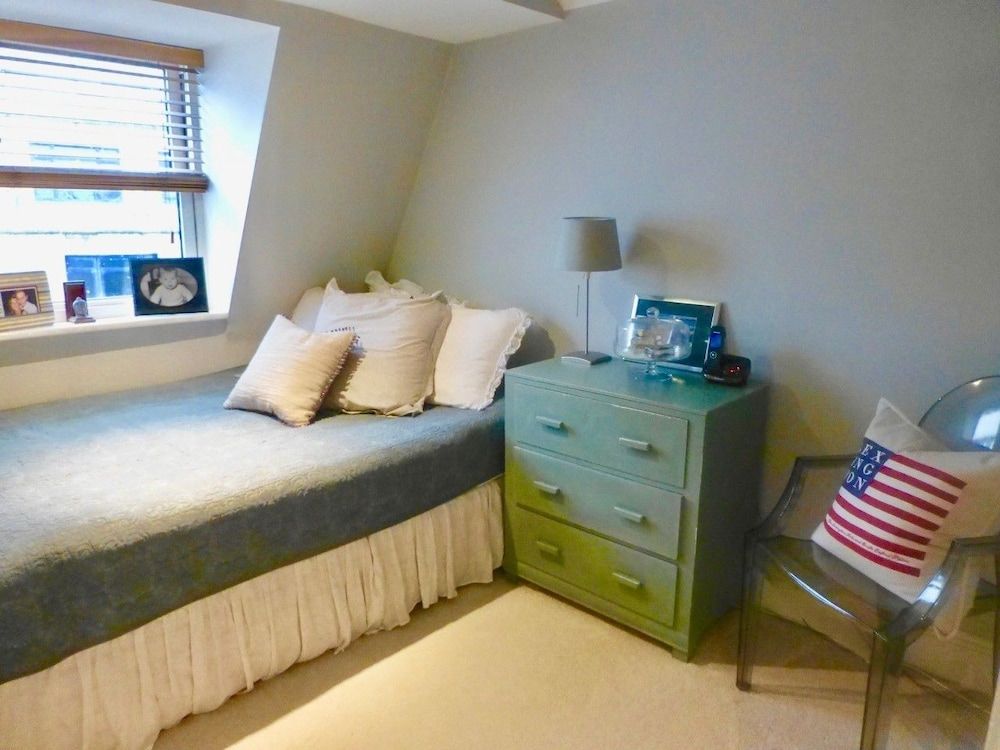 2 Bedroom Apartment in Brighton With sea View Sleeps 3 2