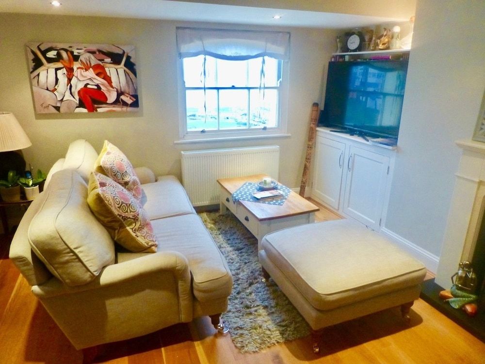 2 Bedroom Apartment in Brighton With sea View Sleeps 3 1