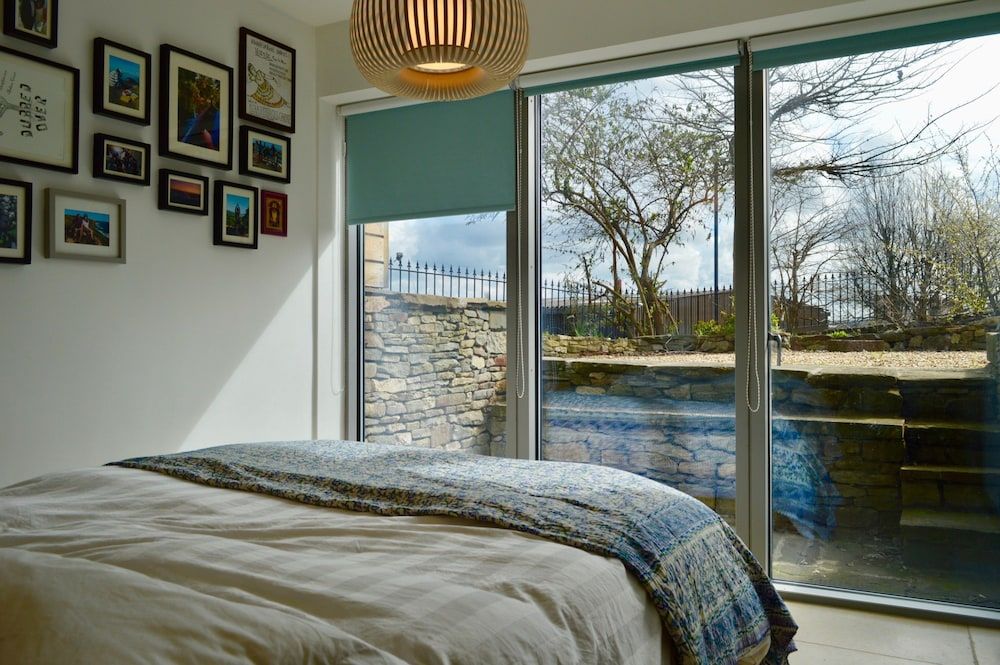 3 Bedroom House With Garden in Montpelier 2