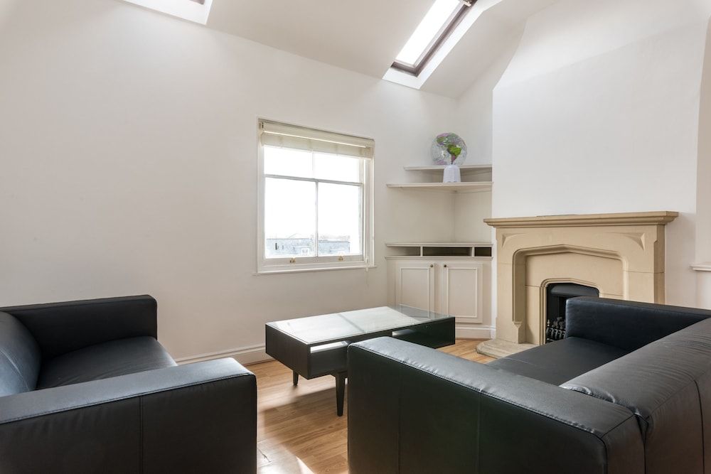 Modern 3 Bedroom Central Brighton House 1