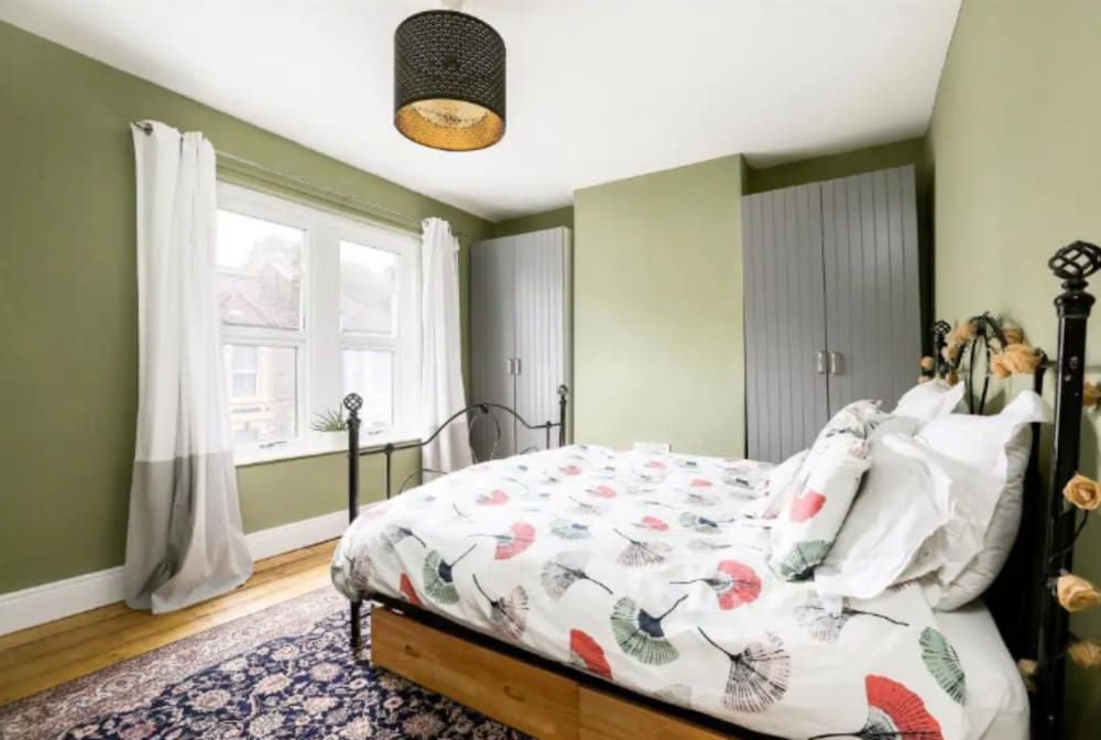 2 Bedroom Montpellier Home 3