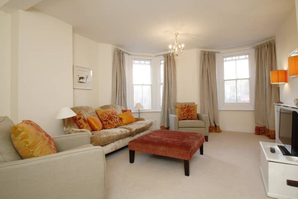 Large Stylish House Central North Oxford