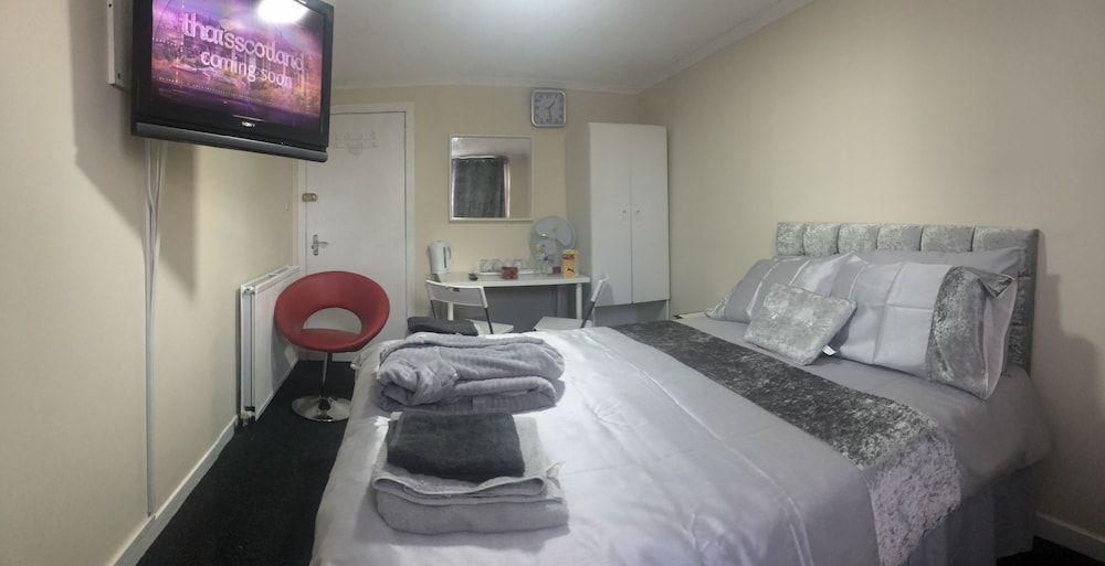 Broadstone House near Glasgow Airport 2