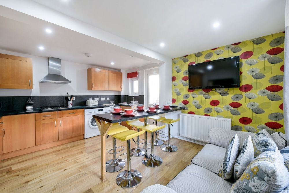 Russell Lodge 5-Bedroom House 2